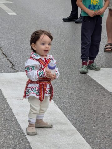 Frumusețea portului popular din România, Portugalia, Serbia, Turcia, Grecia, Ucraina, Moldova și Polonia a strălucit la Rădăuți, în deschiderea Festivalului „Arcanul”
