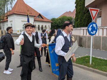 Frumusețea portului popular din România, Portugalia, Serbia, Turcia, Grecia, Ucraina, Moldova și Polonia a strălucit la Rădăuți, în deschiderea Festivalului „Arcanul”