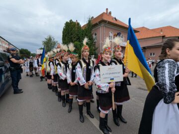 Frumusețea portului popular din România, Portugalia, Serbia, Turcia, Grecia, Ucraina, Moldova și Polonia a strălucit la Rădăuți, în deschiderea Festivalului „Arcanul”