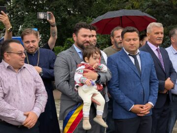 Frumusețea portului popular din România, Portugalia, Serbia, Turcia, Grecia, Ucraina, Moldova și Polonia a strălucit la Rădăuți, în deschiderea Festivalului „Arcanul”