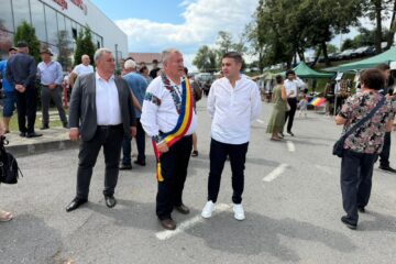Șoldan, prezent la sărbătoarea comunei Cornu Luncii: „Frumusețea unei comunități se vede prin oamenii ei și prin tradițiile pe care le păstrează. Îl felicit pe primarul Gheorghe Fron” Șoldan, prezent la sărbătoarea comunei Cornu Luncii: „Frumusețea unei comunități se vede prin oamenii ei și prin tradițiile pe care le păstrează. Îl felicit pe primarul Gheorghe Fron”