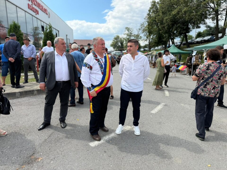 Șoldan, prezent la sărbătoarea comunei Cornu Luncii: „Frumusețea unei comunități se vede prin oamenii ei și prin tradițiile pe care le păstrează. Îl felicit pe primarul Gheorghe Fron” Șoldan, prezent la sărbătoarea comunei Cornu Luncii: „Frumusețea unei comunități se vede prin oamenii ei și prin tradițiile pe care le păstrează. Îl felicit pe primarul Gheorghe Fron”