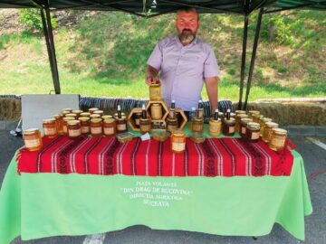 Zeci de produse gătite ca pe vremea bunicilor au făcut deliciul participanților la Festivalul Produselor Tradiționale din Cornu Luncii