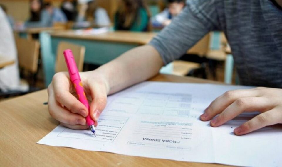 Aproape 400 de contestaţii la examenul de evaluare naţională