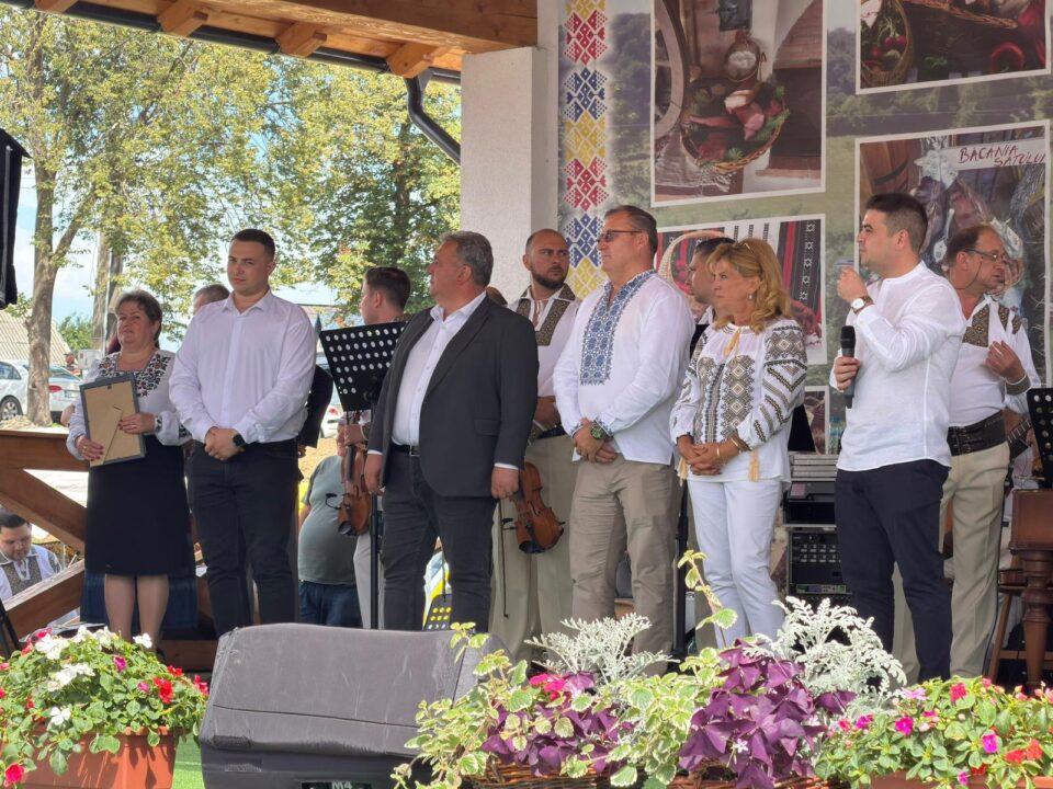 Șoldan, prezent la sărbătoarea comunei Cornu Luncii: „Frumusețea unei comunități se vede prin oamenii ei și prin tradițiile pe care le păstrează. Îl felicit pe primarul Gheorghe Fron”