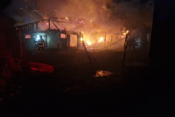 Incendiu de mare anvergură într-o gospodărie din Mușenița