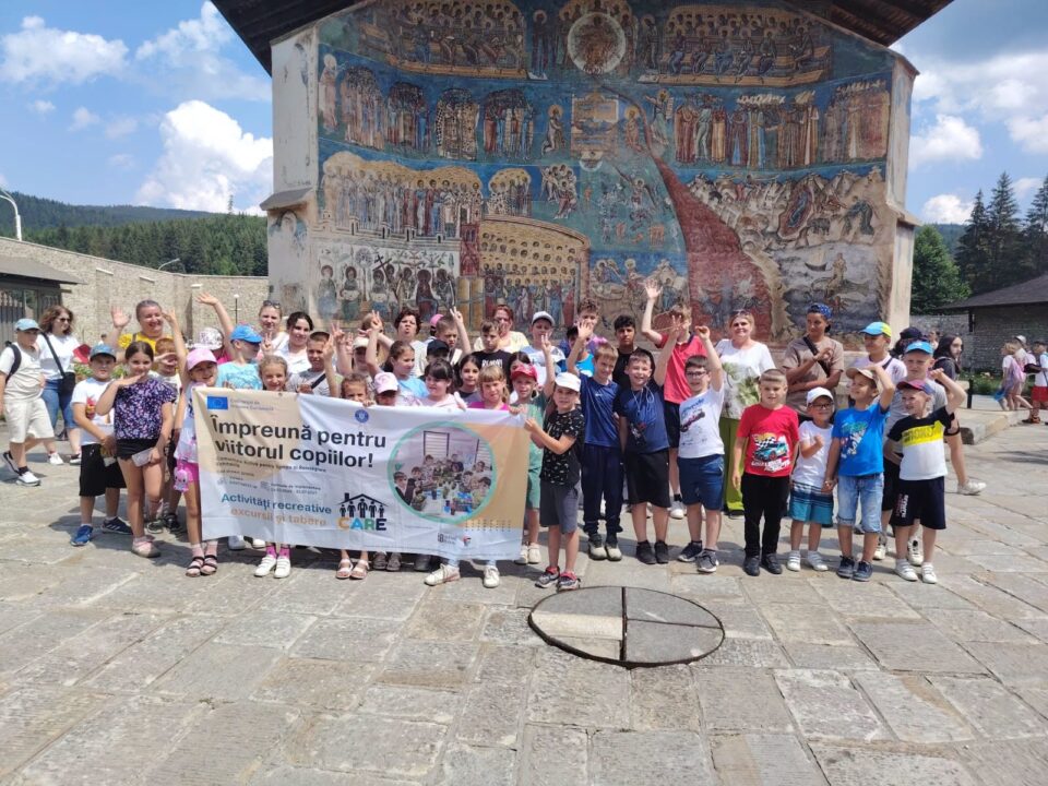 Peste 250 de copii au descoperit frumusețile Bucovinei în excursiile educative organizate în cadrul proiectului CARE