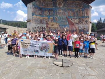 Peste 250 de copii au descoperit frumusețile Bucovinei în excursiile educative organizate în cadrul proiectului CARE