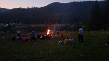 Peste 250 de copii au descoperit frumusețile Bucovinei în excursiile educative organizate în cadrul proiectului CARE