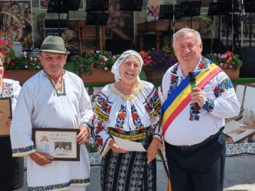 22 de cupluri din Cornu Luncii, sărbătorite la „Nunta de Aur”. Gheorghe Șoldan, alături de primarul Gheorghe Fron și cetățeni la Ziua Comunei