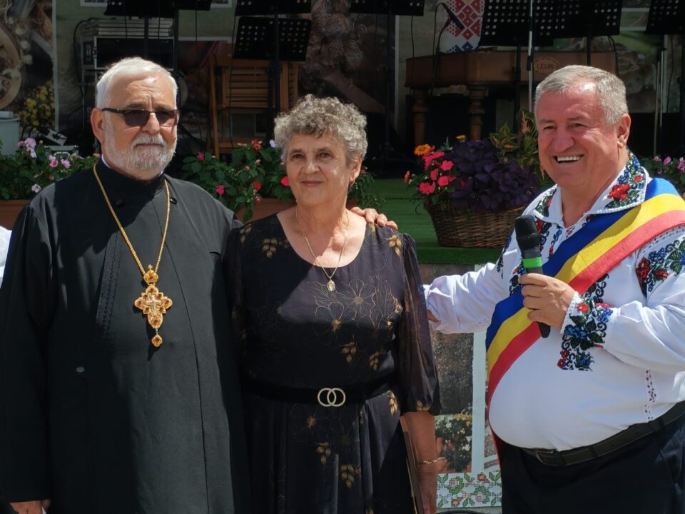 22 de cupluri din Cornu Luncii, sărbătorite la „Nunta de Aur”. Gheorghe Șoldan, alături de primarul Gheorghe Fron și cetățeni la Ziua Comunei