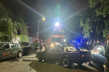 Un tânăr băut, la volanul unui BMW, a făcut prăpăd pe o stradă din Suceava Un tânăr băut, la volanul unui BMW, a făcut prăpăd pe o stradă din Suceava