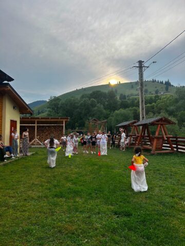 Peste 250 de copii au descoperit frumusețile Bucovinei în excursiile educative organizate în cadrul proiectului CARE