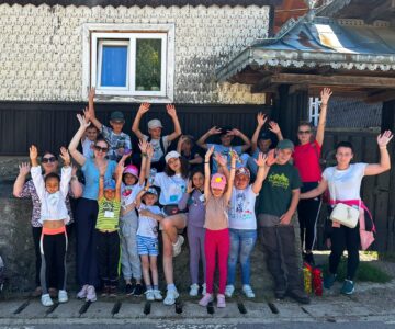 Peste 250 de copii au descoperit frumusețile Bucovinei în excursiile educative organizate în cadrul proiectului CARE
