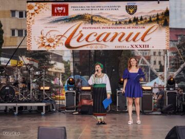 Primarul Bogdan Loghin a premiat 28 de cupluri din Rădăuți care au împlinit 50 de ani de căsătorie