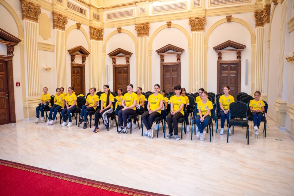 Peste 20 de copii de la Omnia Ballet vor reprezenta Suceava și România la finala mondială Dance World Cup 2026, de la Dublin