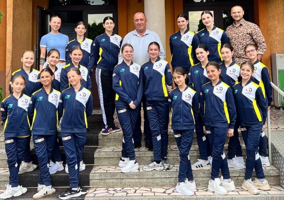 Sprijin financiar oferit de primarul din Șcheia, Cristinel Burac, pentru micii dansatori de la Omnia Ballet înainte de finala mondială Dance World Cup 2026 Sprijin financiar oferit de primarul din Șcheia, Cristinel Burac, pentru micii dansatori de la Omnia Ballet înainte de finala mondială Dance World Cup 2026