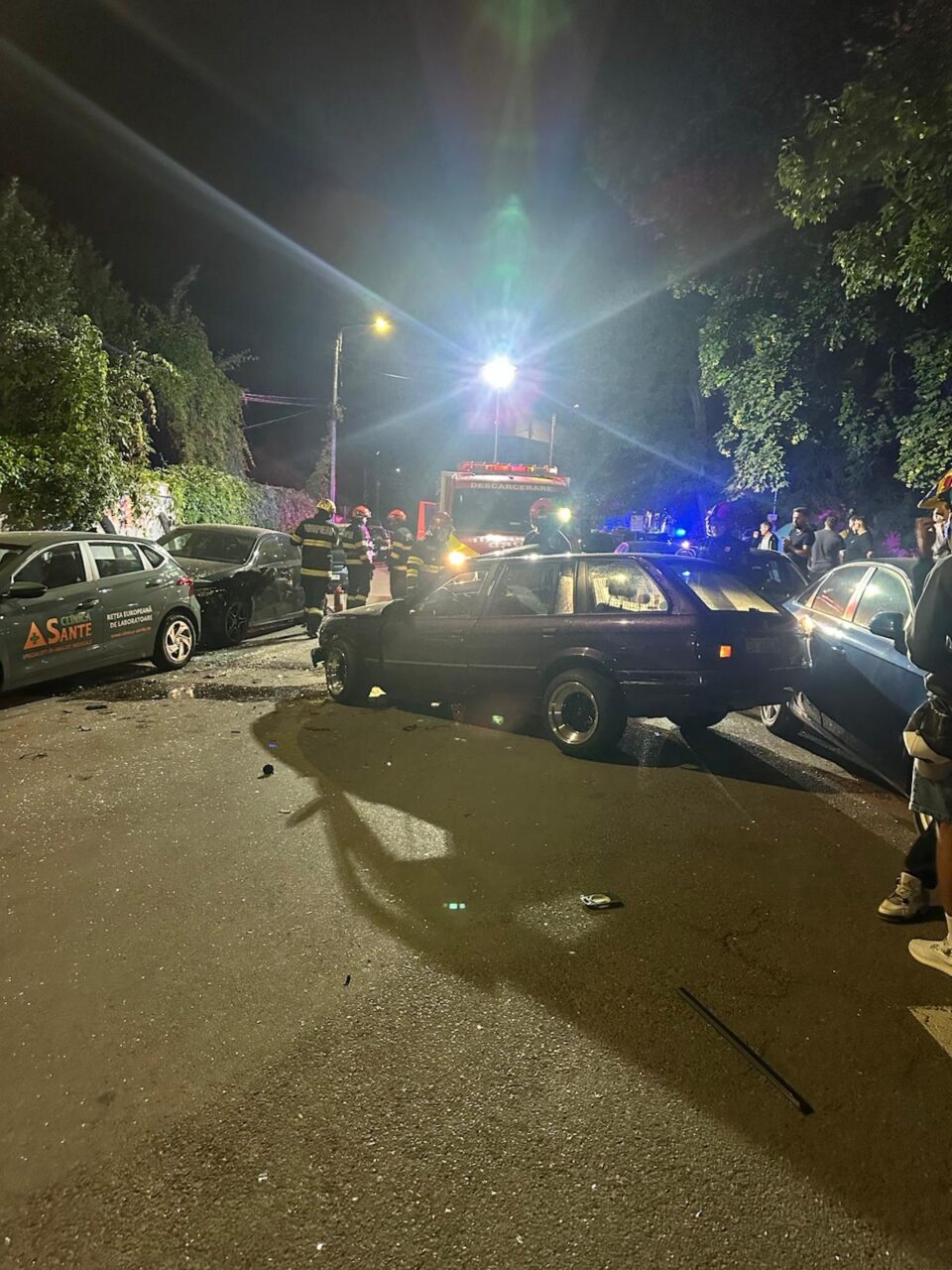 Șoferul de BMW care a făcut prăpăd pe o stradă din Suceava a fost reținut în arest pentru conducere sub influența alcoolului Șoferul de BMW care a făcut prăpăd pe o stradă din Suceava a fost reținut în arest pentru conducere sub influența alcoolului