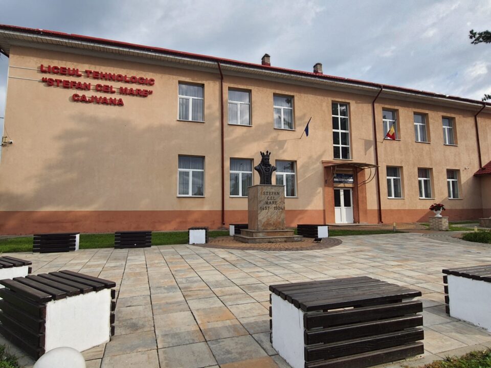 Absenteism masiv la bacalaureat, la liceul din Cajvana: „Mulți știu că nu șanse de promovare, mulți pleacă în străinătate” Absenteism masiv la bacalaureat, la liceul din Cajvana: „Mulți știu că nu șanse de promovare, mulți pleacă în străinătate”