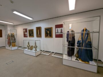 „Moda la Porțile Levantului” a ajuns la Suceava. O incursiune spectaculoasă în eleganța și rafinamentul boierilor și jupânițelor de odinioară