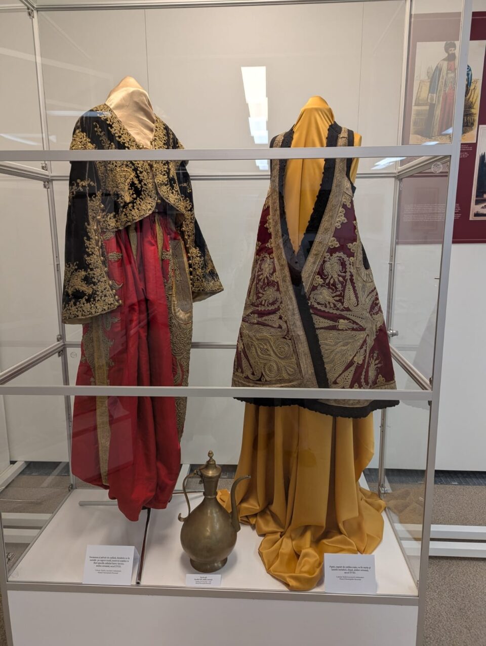 „Moda la Porțile Levantului” a ajuns la Suceava. O incursiune spectaculoasă în eleganța și rafinamentul boierilor și jupânițelor de odinioară