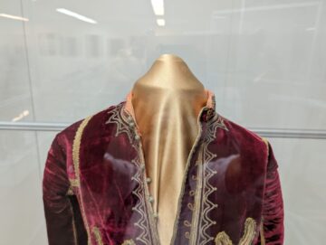 „Moda la Porțile Levantului” a ajuns la Suceava. O incursiune spectaculoasă în eleganța și rafinamentul boierilor și jupânițelor de odinioară