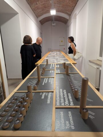 „Dușmance ale poporului”, expoziția care transformă vizitatorul în martor al uneia dintre cele mai dureroase pagini din istoria României
