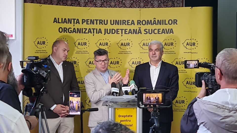 Mihail Neamțu, președinte al Comisiei pentru Cultură și Arte din Camera Deputaților, alături de reprezentanții AUR Suceava Mihail Neamțu, președinte al Comisiei pentru Cultură și Arte din Camera Deputaților, alături de reprezentanții AUR Suceava