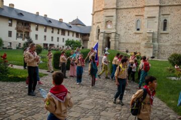 100 de cercetași din București au descoperit Bucovina