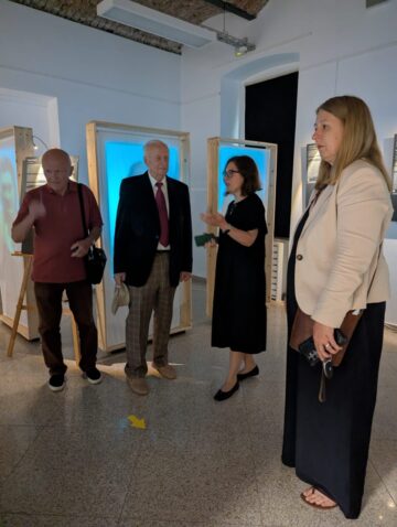 „Dușmance ale poporului”, expoziția care transformă vizitatorul în martor al uneia dintre cele mai dureroase pagini din istoria României
