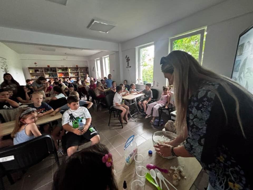 Primăria Siret a reluat activitățile educative gratuite pentru copii la Centrul Recreativ Pădureni
