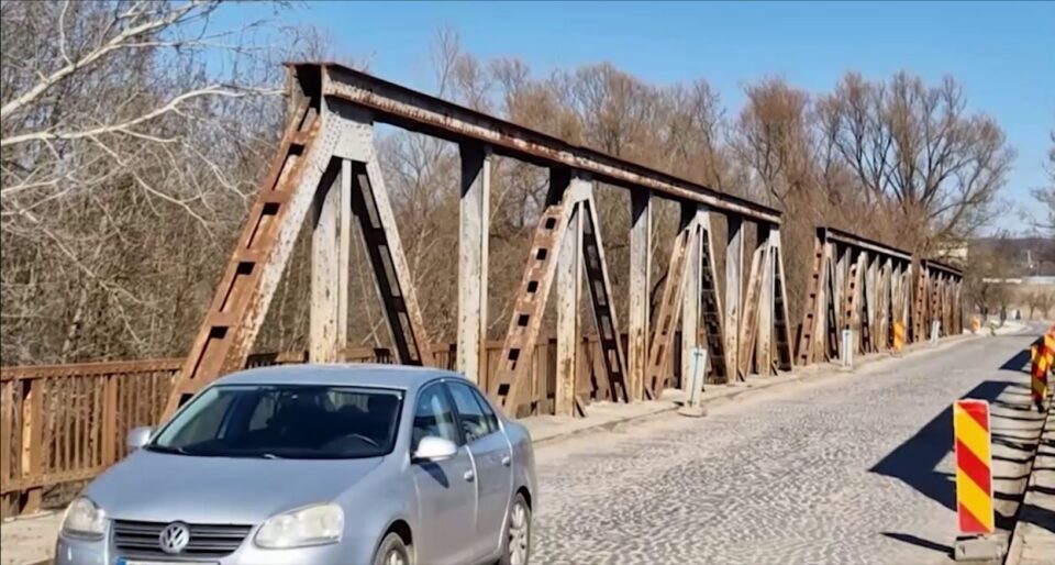 Măsuri urgente pentru eliminarea riscurilor de circulație pe podul de la Zvoriștea, cerute de deputatul AUR Florin Pușcașu