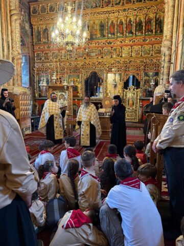 100 de cercetași din București au descoperit Bucovina