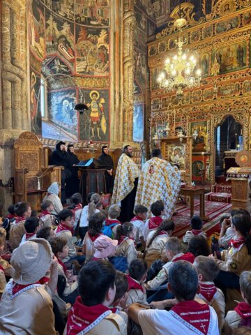100 de cercetași din București au descoperit Bucovina