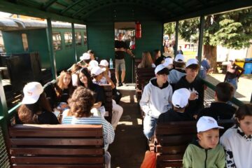 34 de copii premianți din sistemul de protecție socială sucevean, răsplătiți cu o tabără de neuitat