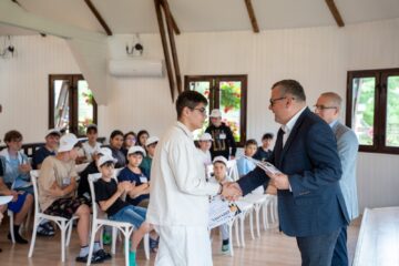 34 de copii premianți din sistemul de protecție socială sucevean, răsplătiți cu o tabără de neuitat