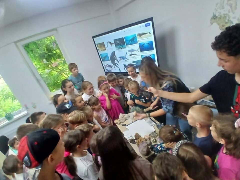 Primăria Siret a reluat activitățile educative gratuite pentru copii la Centrul Recreativ Pădureni