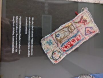„Dușmance ale poporului”, expoziția care transformă vizitatorul în martor al uneia dintre cele mai dureroase pagini din istoria României