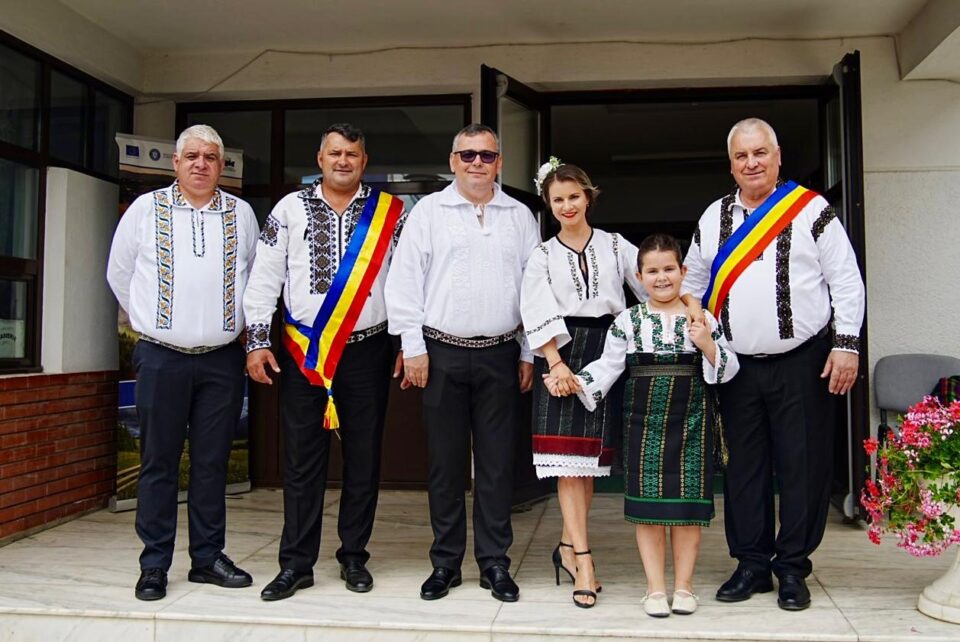 Zilele orașului Cajvana, sărbătorite cu parada portului popular, premii pentru elevi, muzică și voie bună