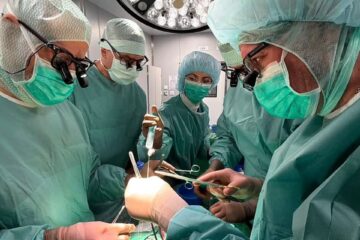 Primul transplant de inimă din Iași a fost realizat sâmbătă la Institutul de Boli Cardiovasculare „Prof. Dr. George I.M. Georgescu” Primul transplant de inimă din Iași a fost realizat sâmbătă la Institutul de Boli Cardiovasculare „Prof. Dr. George I.M. Georgescu”