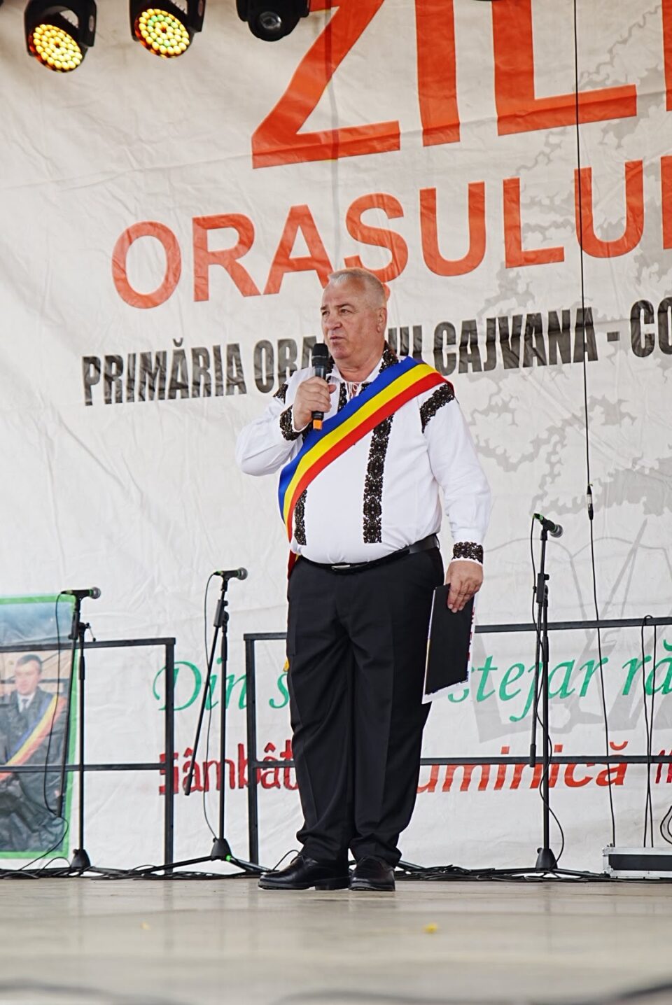 Zilele orașului Cajvana, sărbătorite cu parada portului popular, premii pentru elevi, muzică și voie bună