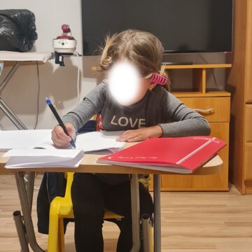 Și-au pierdut propriul copil, dar au ales să devină părinți pentru trei frățiori abandonați