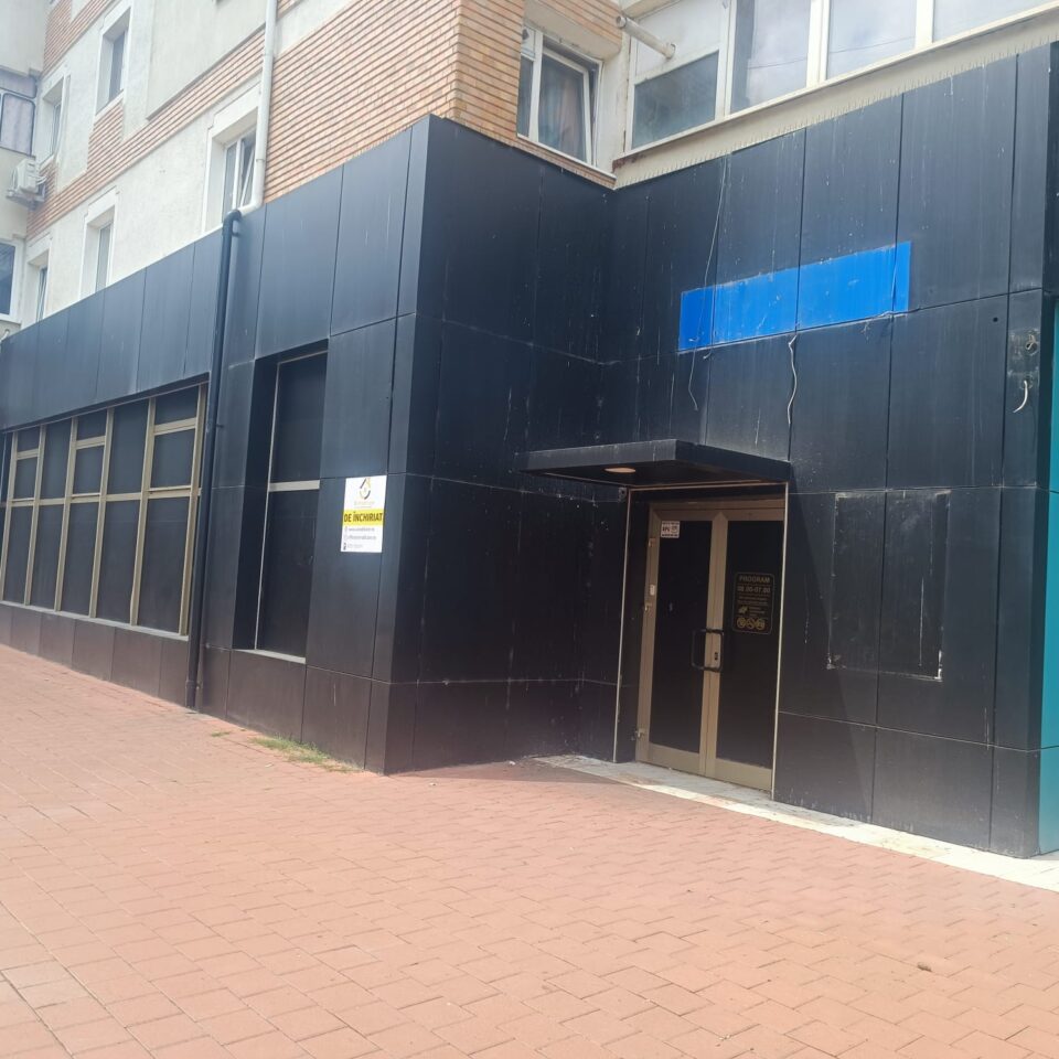 Bate vântul prin multe spații comerciale din centrul Sucevei