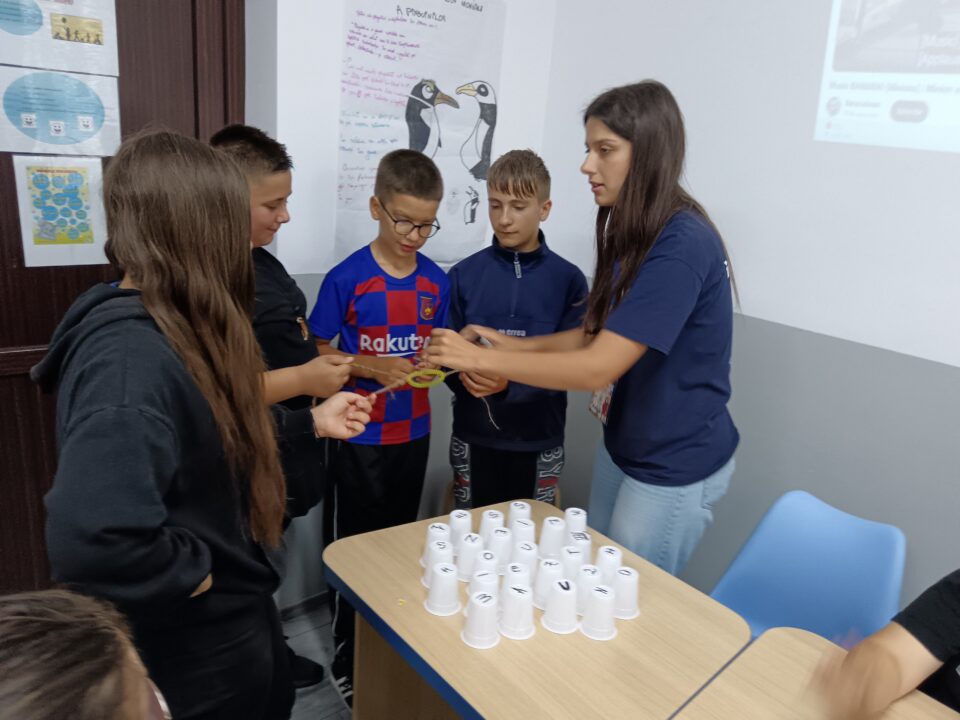 O oază de cunoaștere în mediul rural: Proiectul „DeutschLish SUMMER ACADEMY 2026” aduce limbile moderne mai aproape de elevii din familii defavorizate din comuna Ciprian Porumbescu
