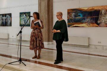Camelia Sadovei (dreapta) și criticul de artă dr. Luiza Barcan Camelia Sadovei (dreapta) și criticul de artă dr. Luiza Barcan