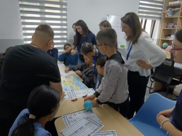 O oază de cunoaștere în mediul rural: Proiectul „DeutschLish SUMMER ACADEMY 2026” aduce limbile moderne mai aproape de elevii din familii defavorizate din comuna Ciprian Porumbescu