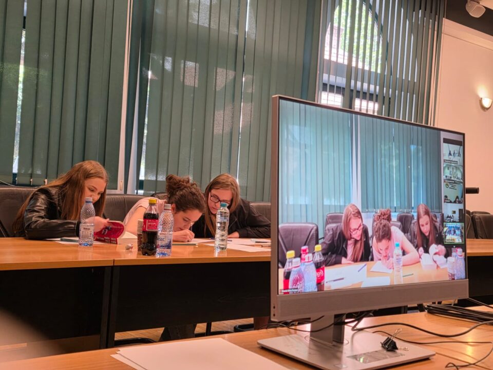 Eleve de la Liceul „Ion Luca” Vatra Dornei, în finala națională a concursului „Tineri în pădurile Europei”