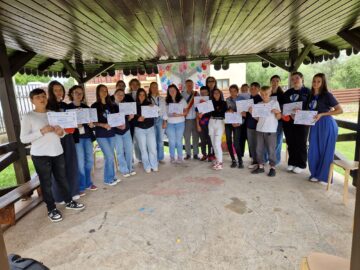 O oază de cunoaștere în mediul rural: Proiectul „DeutschLish SUMMER ACADEMY 2026” aduce limbile moderne mai aproape de elevii din familii defavorizate din comuna Ciprian Porumbescu