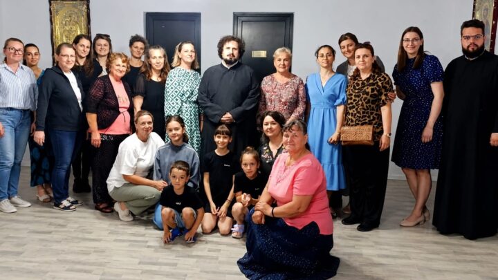Dezbatere dedicată părinților și profesorilor, organizată la Parohia „Sfinții Mari Mucenici Mercurie și Ecaterina” din Rădășeni