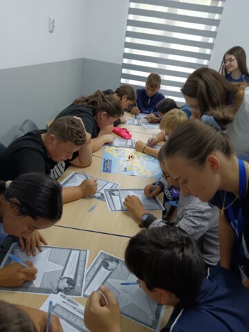 O oază de cunoaștere în mediul rural: Proiectul „DeutschLish SUMMER ACADEMY 2026” aduce limbile moderne mai aproape de elevii din familii defavorizate din comuna Ciprian Porumbescu